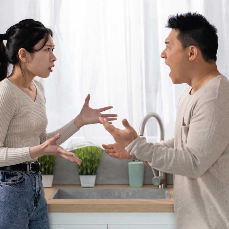 Cuma bisa membayangkan romantisme